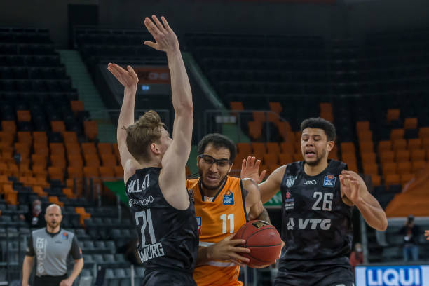 够保持冷静 够保持冷静