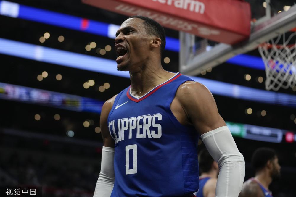 以其惊人的 以其惊人的