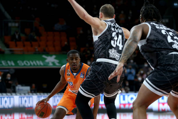 后卫极大的 后卫极大的