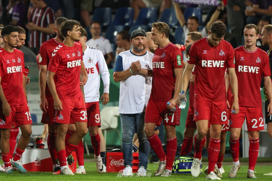 他与亚历山 他与亚历山